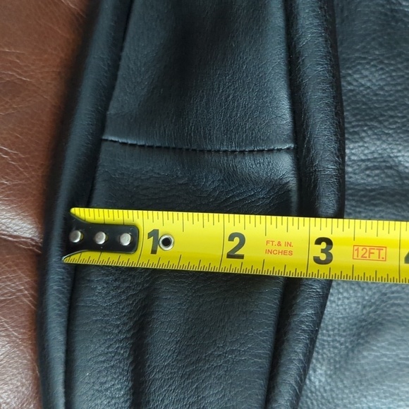 ROOTS Genuine Leather Bag - Picture 13 of 15